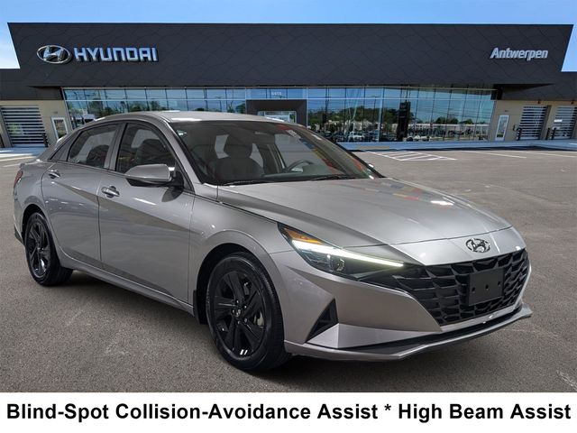 Shimmering Silver 2023 Hyundai Elantra Sedan Front-Wheel Drive Continuously Variable Transmission