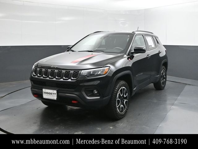Diamond Black Crystal Pearlcoat 2024 Jeep Compass SUV / Crossover Four-Wheel Drive 8-Speed Automatic
