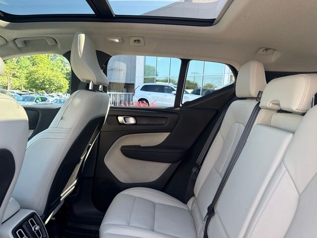 Used 2024 Volvo XC40 SUV