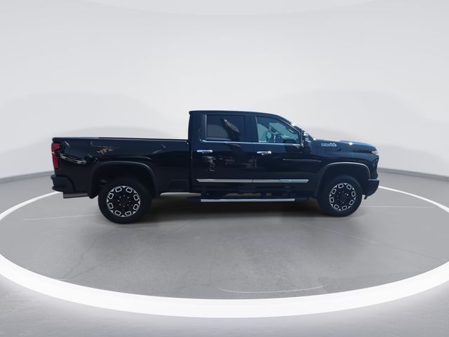 Used 2024 Black Chevrolet High Country image 5