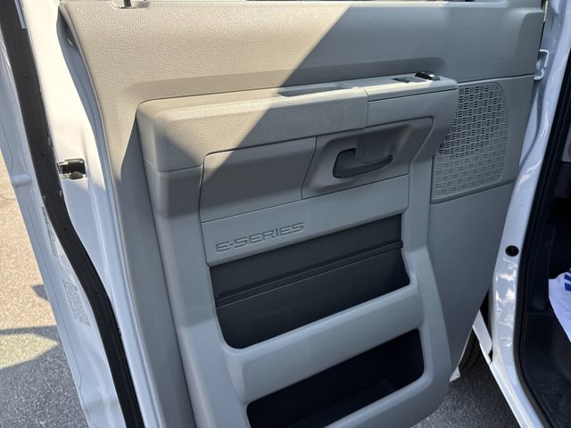 New 2027 White Ford 16FT BOX/LIFTGATE image 19