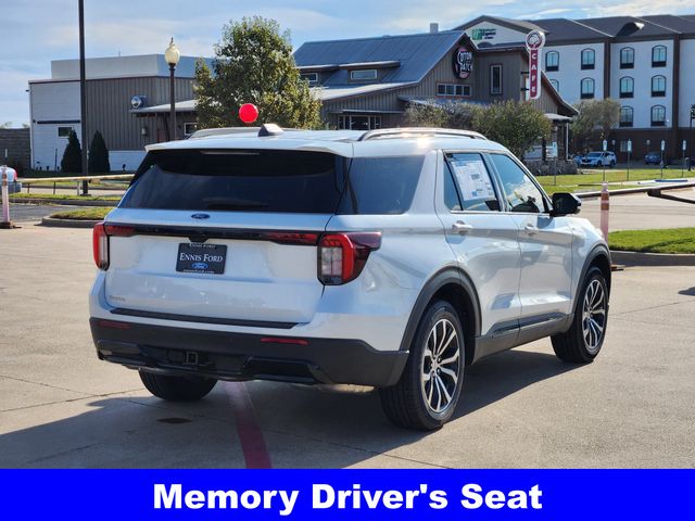 2026 Ford Explorer ST-Line photo 2