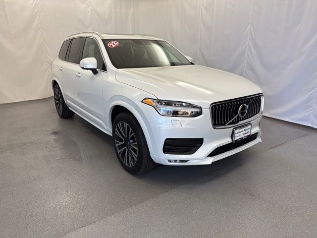 Crystal White 2022 Volvo XC90 T6 Momentum 7-Passenger AWD SUV / Crossover All-Wheel Drive Automatic