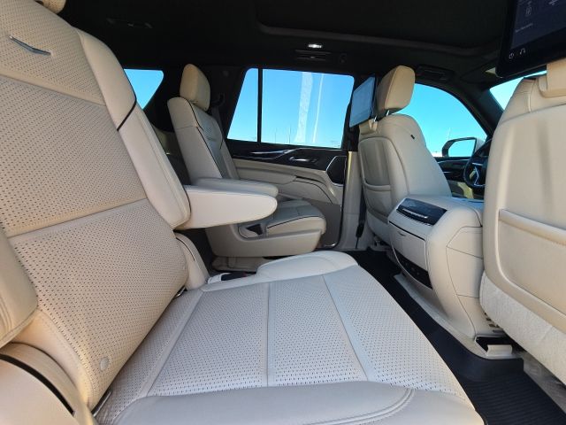 2021 Cadillac Escalade Premium Luxury:45327B1