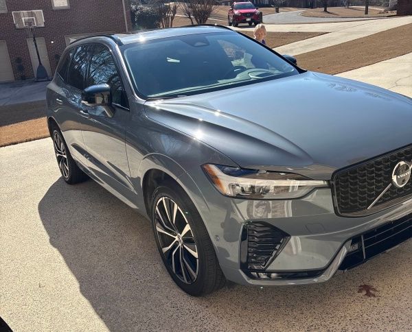 2023 Volvo XC60 B5 Ultimate Dark Theme