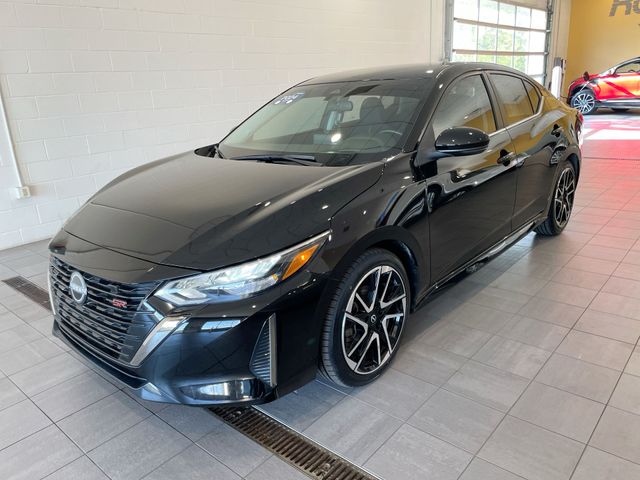 2024 Nissan Sentra Negro (Super Black) Sedán Tracción delantera Transmisión variable continua