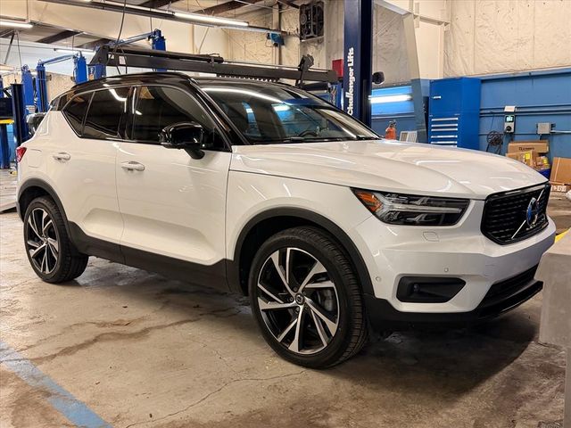 2021 Volvo XC40 T5 R-Design AWD