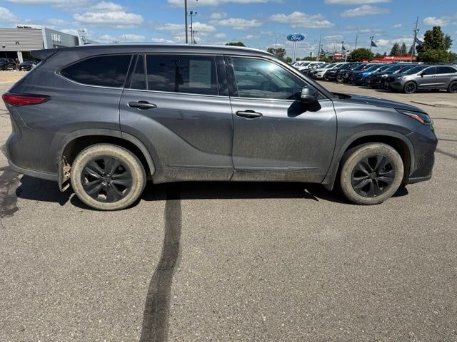 2021 Gray Toyota Highlander XLE AWD SUV