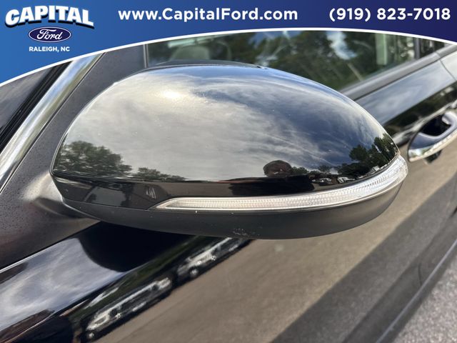 Used 2020 Black Kia SE image 12