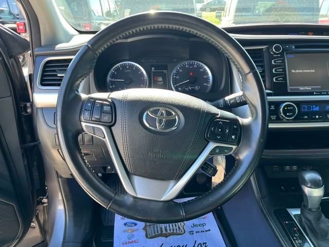 2017 Toyota Highlander LE Plus 23