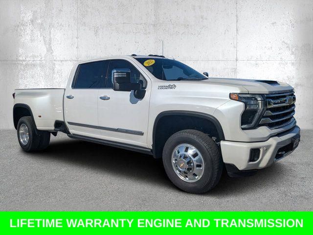 White (Iridescent Pearl Tricoat) 2025 Chevrolet Silverado 3500HD Pickup Truck Four-Wheel Drive Automatic