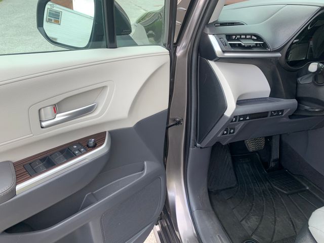 Used 2024 Toyota Sienna Van