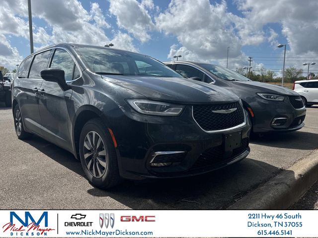 Brilliant Black Crystal Pearlcoat 2024 Chrysler Pacifica Hybrid Select FWD Minivan Front-Wheel Drive Continuously Variable Transmission