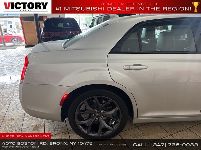 2021 Chrysler 300 S photo