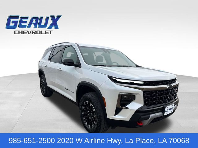 White (Iridescent Pearl Tricoat) 2025 Chevrolet Traverse SUV / Crossover Four-Wheel Drive 8-Speed Automatic
