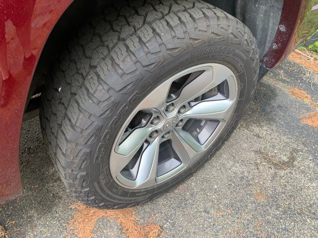 View vehicle photo 4