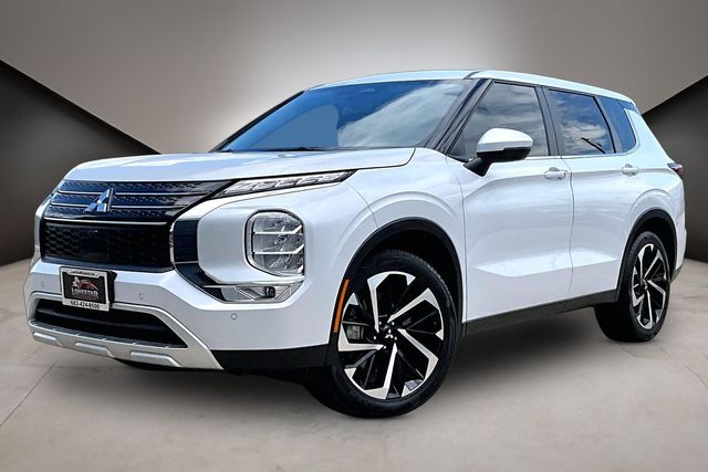 Silver 2024 Mitsubishi Outlander SUV / Crossover Front-Wheel Drive Continuously Variable Transmission