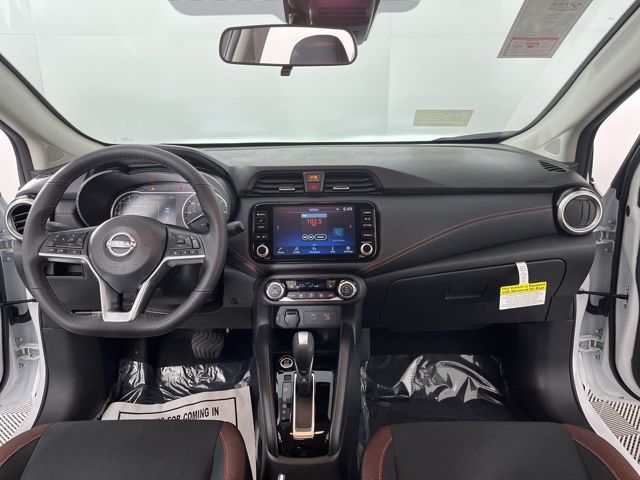 2025 Nissan Versa 1.6 SR 38