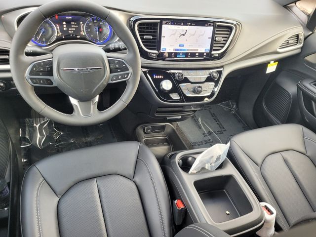 New 2026 Silver Chrysler Select image 9