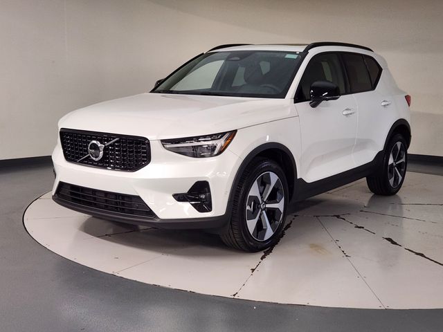 2026 Volvo XC40 B5 Plus