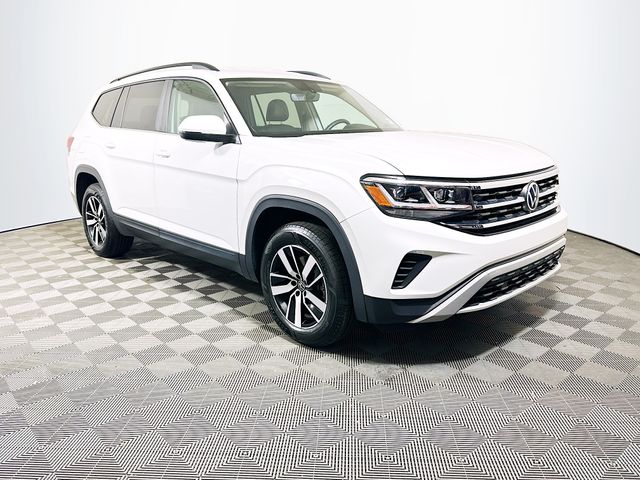 Pure White 2023 Volkswagen Atlas SUV / Crossover Front-Wheel Drive 8-Speed Automatic
