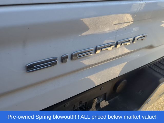 Used 2022 White GMC AT4 image 12