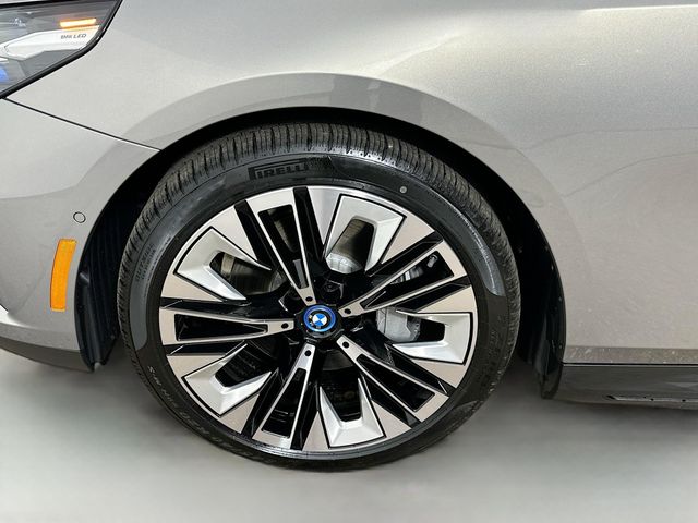 2025 BMW i5 xDrive40 33