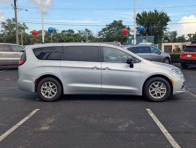 Used 2024 Silver Mist Clearcoat Chrysler Touring L image 8