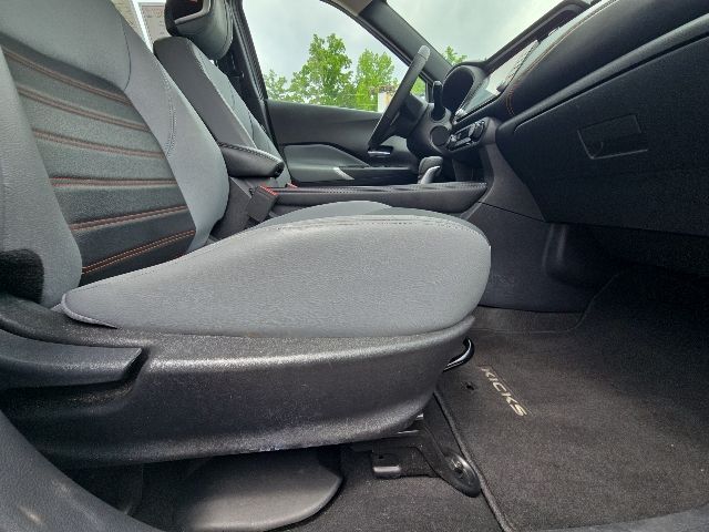 2024 Nissan Kicks SR:168732B