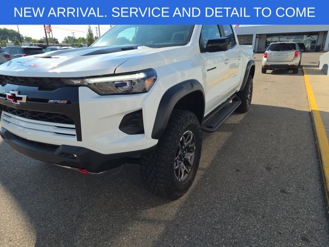 Summit White 2026 Chevrolet Colorado Pickup Truck Four-Wheel Drive 8-Speed Automatic