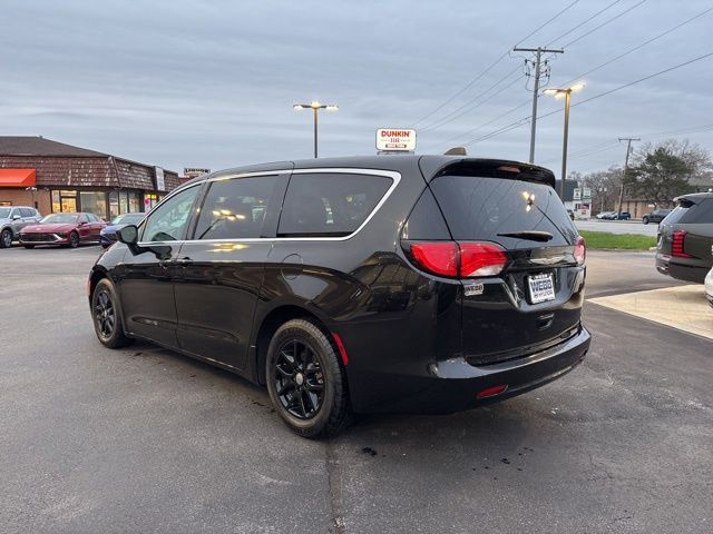 Used 2023 Black Chrysler LX image 8