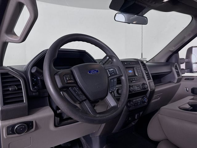 2022 Ford F-350SD XL photo