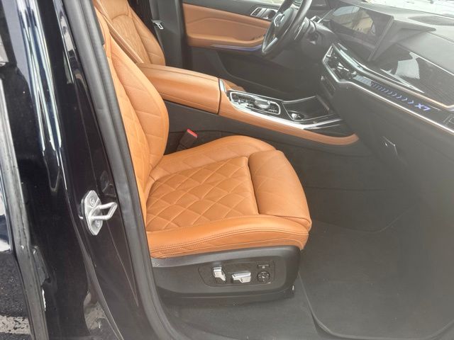 Used 2023 Black BMW xDrive40i image 14