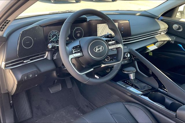 2025 Hyundai Elantra Hybrid Limited photo
