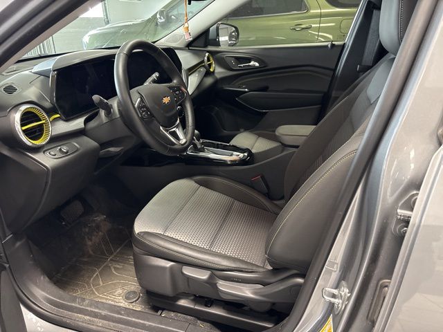 2024 Chevrolet Trax LT photo
