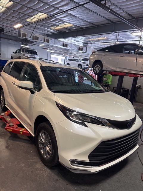 View vehicle photo 2