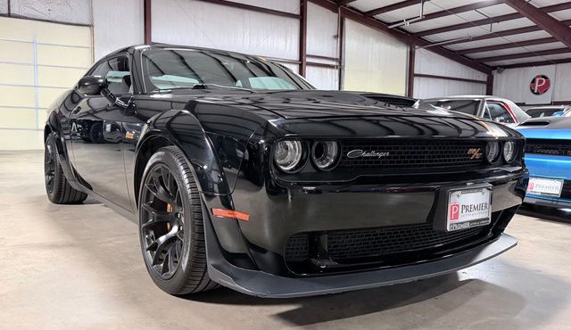 Pitch Black Clearcoat 2022 Dodge Challenger Coupe Rear-Wheel Drive 8-Speed Automatic