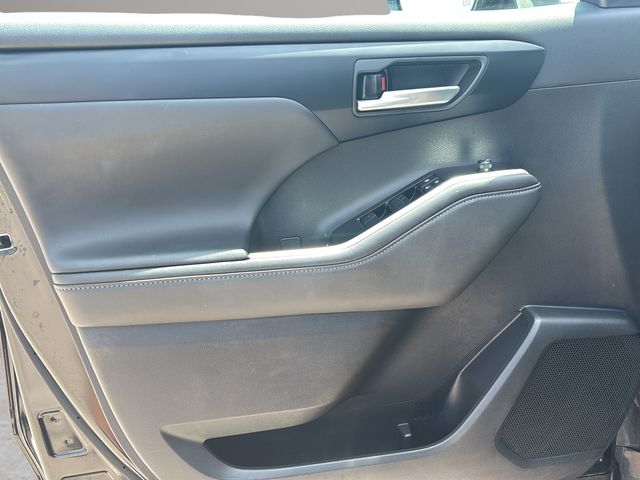 Used 2025 Toyota Highlander SUV