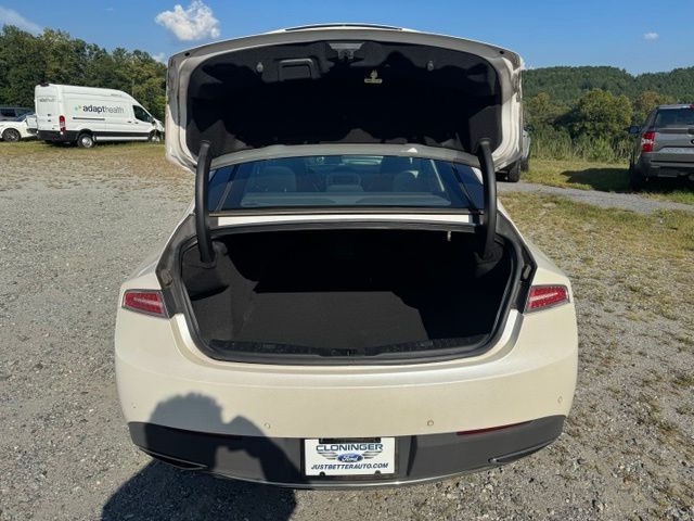 Used 2017 White Lincoln Reserve image 7