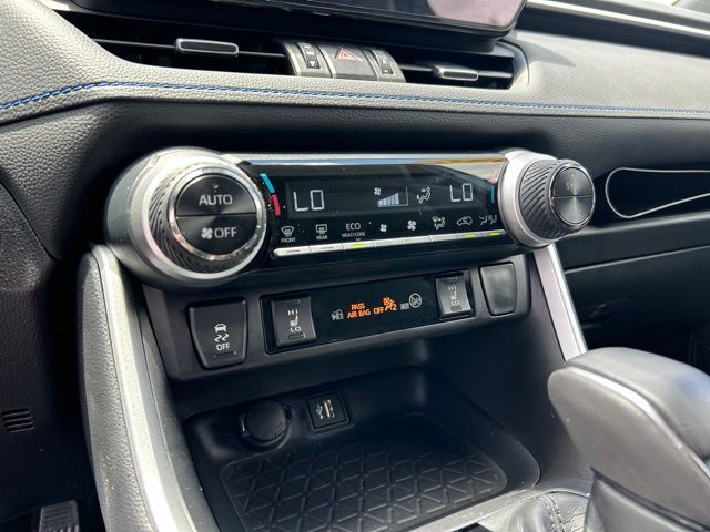 2025 Toyota RAV4 XSE - Photo 27