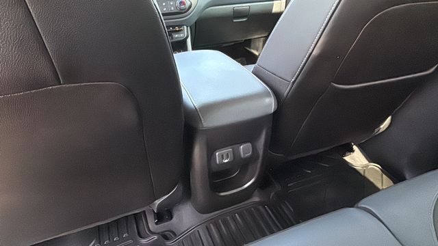 Used 2022 Gray Chevrolet Z71 image 21
