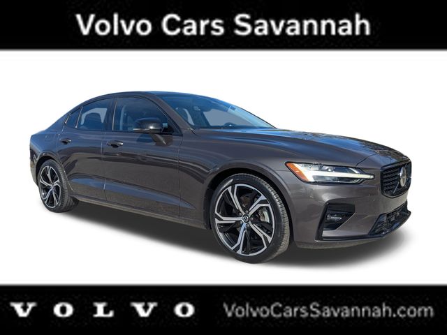 2023 Volvo S60 B5 Core Dark Theme FWD