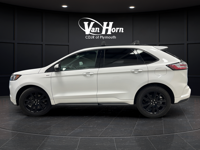 Used 2020 Star White Metallic Tri-Coat Ford ST Line image 4
