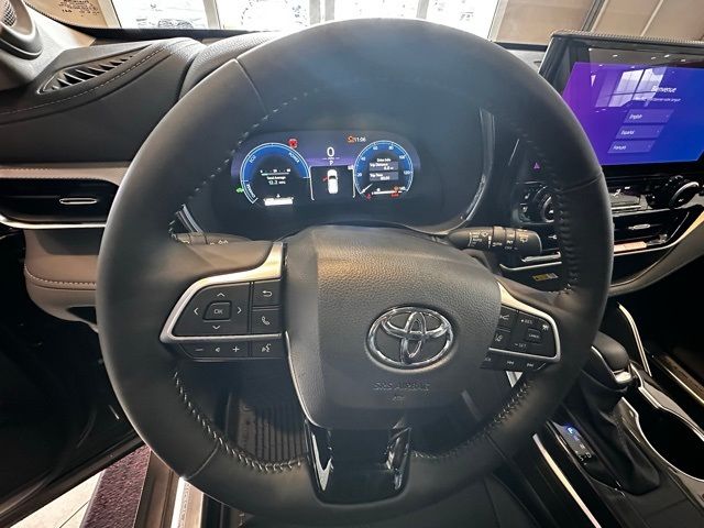 new 2026 Toyota Highlander Hybrid car