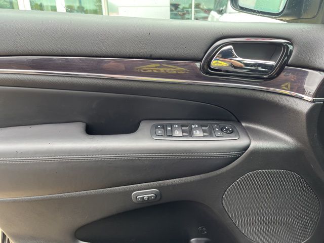 2021 Jeep Grand Cherokee Overland - Diamond Black exterior view 9