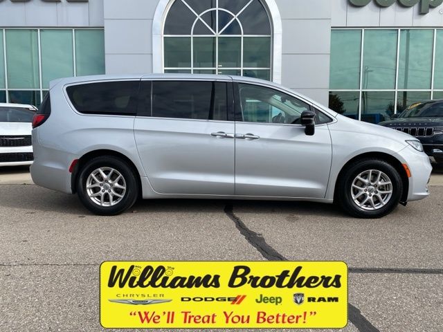 2024 Chrysler Pacifica Touring L - Silver Mist Clearcoat exterior view 4