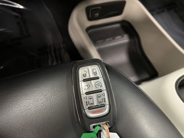 2023 Chrysler Pacifica Touring L photo