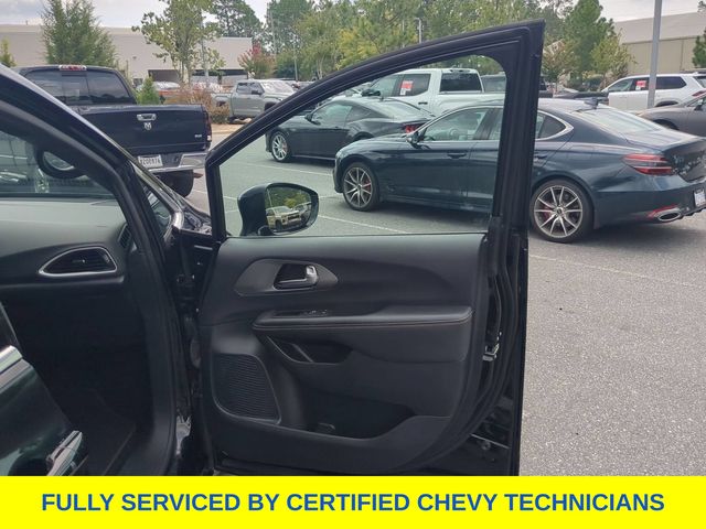 Used 2025 Chrysler Pacifica Van