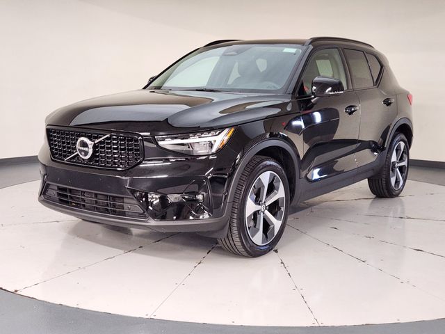 2026 Volvo XC40 B5 Plus