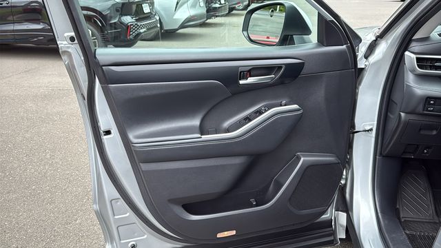 Used 2025 Toyota Highlander Hybrid SUV